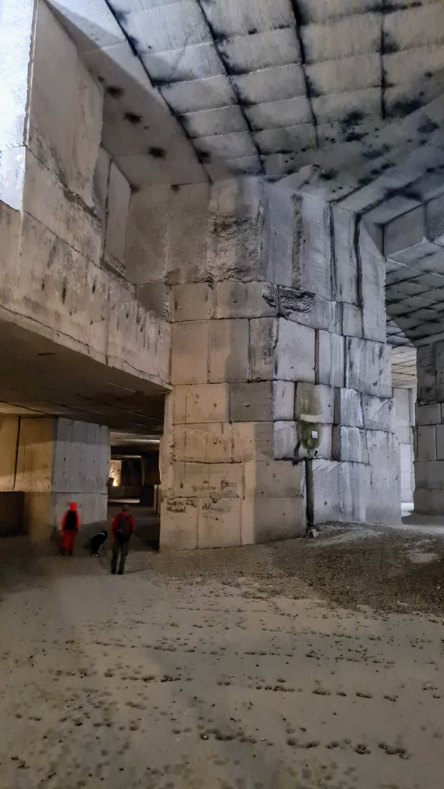 Vue souterraine des grottes d'Aubigny